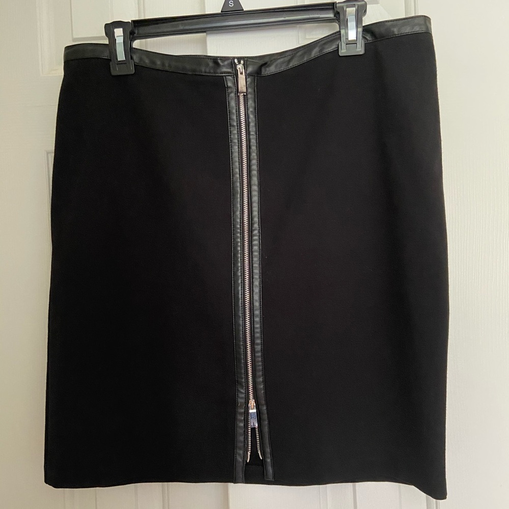 Vince Camuto Black Zip Front Mini Skirt Size 12